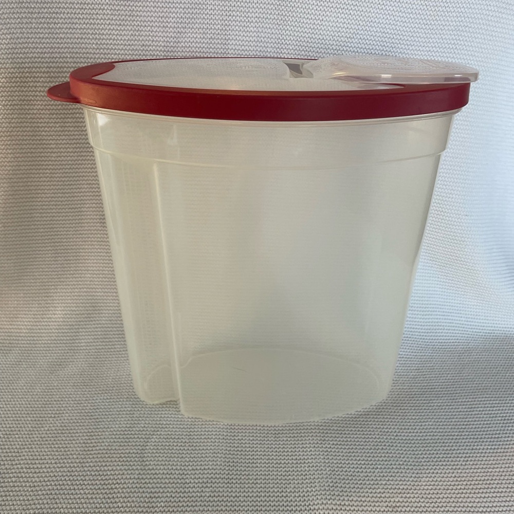 Rubbermaid 1.5 Gallon Dry Food Storage Container Pour Spout Lid Clear Red 5.6L